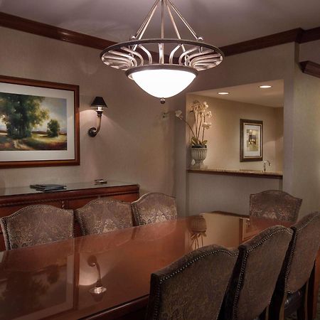 Doubletree By Hilton Lisle Naperville Bagian luar foto